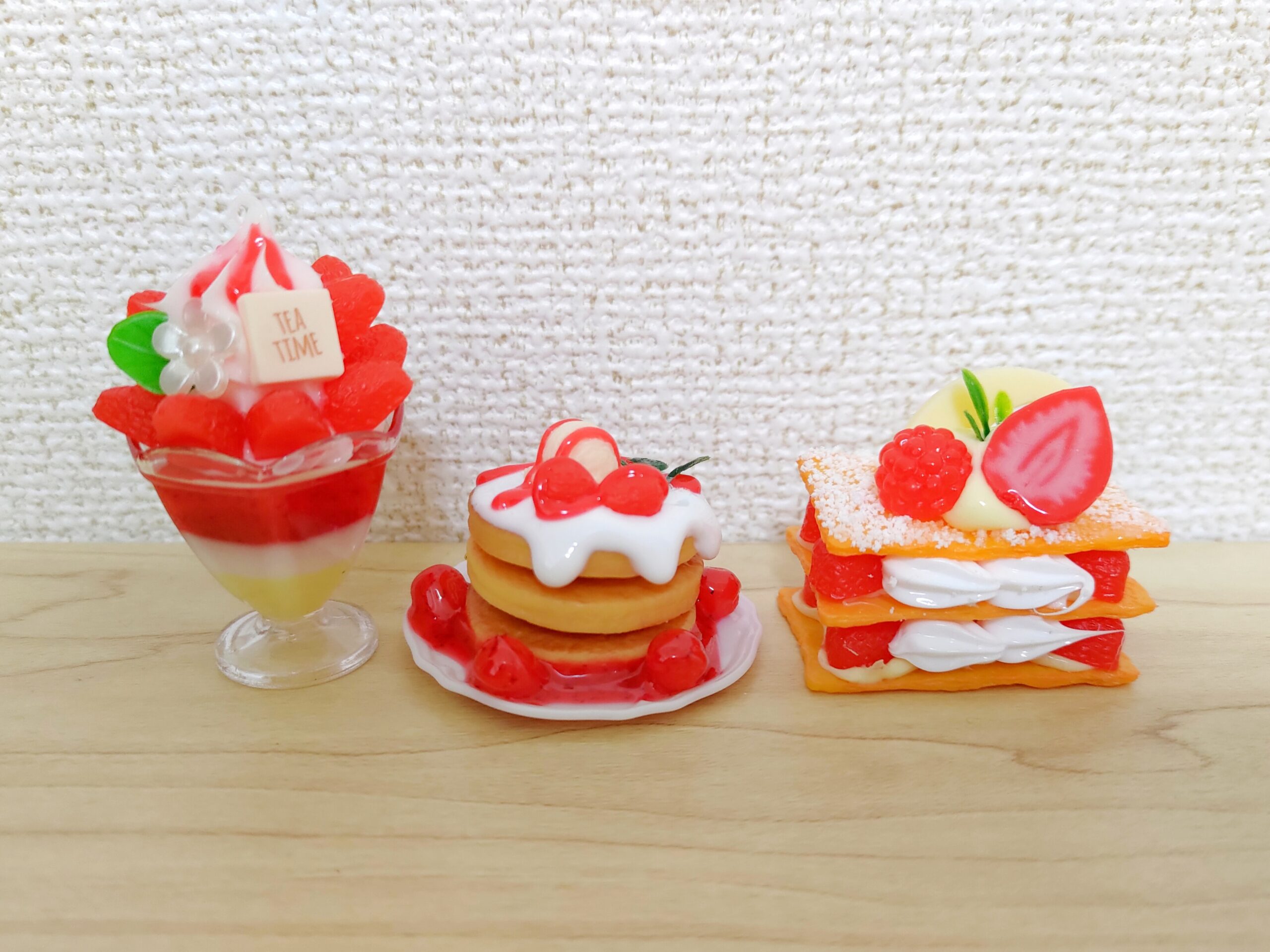 いちご🍓もりもりのスイーツたち！３回まわしてきました♡トイズスピリッツ♬苺づくしのスイーツマスコット VOL.3｜スクイーズ・ガチャガチャてんらんかい