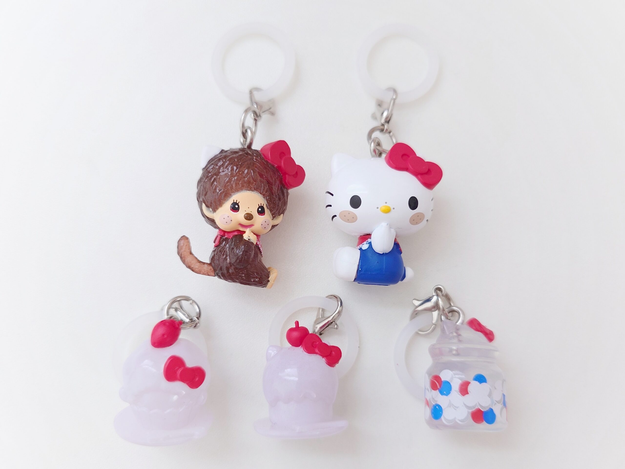 自力でセミコンプできた✨大人気キャラクターのコラボ🐵🐱BANDAI